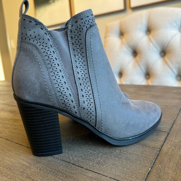 MIA Shoes - Mia Women's Gray Black Pull On Diagonal Chelsea Ankle Boots Size 6 NWOB Soft